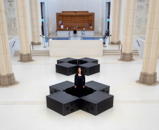 Museu Paranaense (MUPA) - Sessão de Relaxamento Sub-Grave – Como desdobramento da instalação BODIES AND SUBWOOFERS (B.A.S.), no sábado (6) no sábado, 6, às 16h, Stefanie Egedy ativa a instalação com uma performance sonora de baixa frequência que investiga os possíveis efeitos relaxantes das ondas sonoras produzidas por subwoofers no corpo e no sistema nervoso. Participação livre