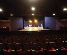 Teatro Guaíra publica edital de locação dos palcos para escolas de dança do Estado
