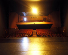 Teatro Guaíra publica edital de locação dos palcos para escolas de dança do Estado