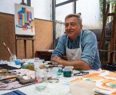 O artista plástico Jefferson Svoboda é o novo residente do Museu Casa Alfredo Andersen