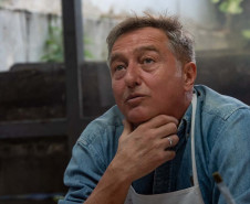 O artista plástico Jefferson Svoboda é o novo residente do Museu Casa Alfredo Andersen