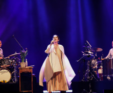 Mônica Salmaso apresenta turnê “Minha Casa” no Teatro Guaíra