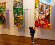 Museu Casa Alfredo Andersen (MCAA) - Segredo da Cor – A exposição "Segredo da Cor", já em exibição no museu, traz uma poderosa coleção de obras de Cecifrance Aquino, com foco na temática antirracista.