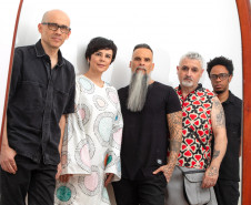 Teatro Guaíra recebe show de 30 anos da banda mineira Pato Fu neste sábado. Na foto, Pato Fu