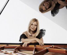 Centro Cultural Teatro Guaíra - Guairão - Série ouro: Ciclo das 4 sinfonias de Brahms – Os 2 concertos para piano de Liszt – Nesta edição, a Orquestra Sinfônica do Paraná apresenta “Sinfonia nº 3” do compositor alemão Johannes Brahms, acompanhada de dois trabalhos do compositor húngaro Franz Liszt, que são concertos para piano. No solo, a participação especial da pianista Valentina Lisitsa, considerada um fenômeno das redes sociais com mais de 300 milhões de visualizações e 500 mil inscritos em seu canal no