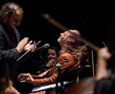 Teatro Guaíra recebe a celebração de 10 anos de “Valencianas” com Alceu Valença e Orquestra Ouro Preto
