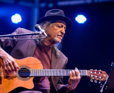 Teatro Guaíra recebe a celebração de 10 anos de “Valencianas” com Alceu Valença e Orquestra Ouro Preto