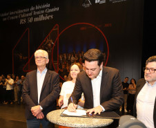 O governador Carlos Massa Ratinho Junior anuncia nesta quinta-feira (12) o repasse R$ 50 milhões para reforma, revitalização, adequação e modernização da estrutura do teatro, além da aquisição de novos equipamentos e instrumentos para Orquestra Sinfônica do Paraná