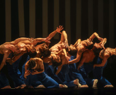 Coreografia Castelo do ballet Teatro Guaira