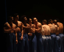 Coreografia Castelo do ballet Teatro Guaira