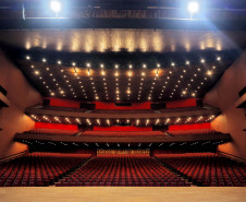 Centro Cultural Teatro Guaíra, instituição cultural com auditórios para teatro, dança e espetáculos musicais, em Curitiba-Pr. É mantido pelo governo do estado do Paraná. Teatro Guaira