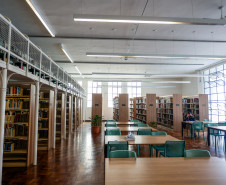 Acervo de obras raras da Biblioteca Pública do Paraná possui livro de 1584 