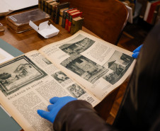 Acervo de obras raras da Biblioteca Pública do Paraná possui livro de 1584 