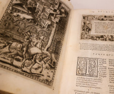 Acervo de obras raras da Biblioteca Pública do Paraná possui livro de 1584 