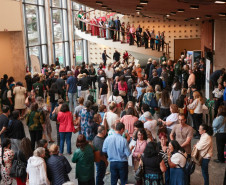 Evento do Estado para celebrar população idosa reúne mais de 400 pessoas no Teatro Guaíra