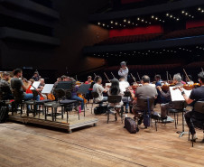 Orquestra Sinfônica do Paraná apresenta "Encontro com o Barroco" neste domingo