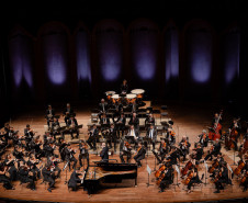 Série Ouro: Orquestra Sinfônica do Paraná atrai mais de 13,8 mil pessoas - Os concertos da Série Ouro apresentaram as quatro sinfonias do compositor alemão Johannes Brahms e trouxe convidados de renome internacional - Série Ouro abriu as apresentações em maio com a participação do pianista russo Dmitry Shishkin, um dos maiores nomes de sua geração, com a execução do Concerto n° 1 para piano e orquestra de Chopin. Shishkin já colaborou com orquestras como a Orquestra Nacional Russa e a Orquestra Filarmônica 