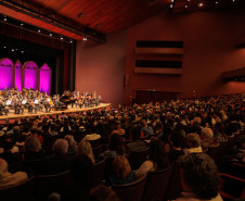 Série Ouro: Orquestra Sinfônica do Paraná atrai mais de 13,8 mil pessoas - Os concertos da Série Ouro apresentaram as quatro sinfonias do compositor alemão Johannes Brahms e trouxe convidados de renome internacional