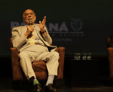 Diretor de "O Poderoso Chefão", Francis Ford Copolla lota Teatro Guaíra em aula de cinema