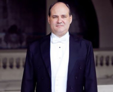 Orquestra Sinfônica do Paraná destaca compositores brasileiros neste dia 24 - Maestro Cláudio Cruz