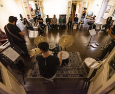Oficinas, espetáculos no Teatro Guaíra e nova exposição marcam a agenda cultural