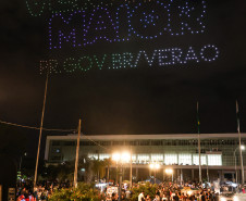 Com o céu iluminado por mais de 600 drones, o Governo do Estado deu o pontapé inicial para a maior edição da história do Verão Maior Paraná.. A cerimônia de lançamento, que aconteceu nesta quarta-feira (27), contou com a presença do governador Carlos Massa Ratinho Junior.