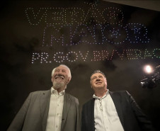 Com o céu iluminado por mais de 600 drones, o Governo do Estado deu o pontapé inicial para a maior edição da história do Verão Maior Paraná.. A cerimônia de lançamento, que aconteceu nesta quarta-feira (27), contou com a presença do governador Carlos Massa Ratinho Junior.