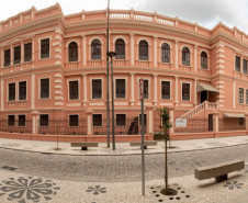 Docentes em formação do Centro Juvenil de Artes Plásticas exibem trabalhos em exposições