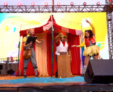 Espetáculo no Litoral mistura teatro e circo para conscientizar sobre importância da água