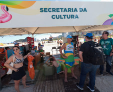 Praia e leitura: Biblioteca Pública promove doações e empréstimos no Verão Maior