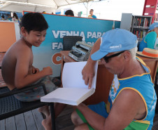 Praia e leitura: Biblioteca Pública promove doações e empréstimos no Verão Maior