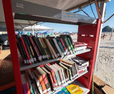 Praia e leitura: Biblioteca Pública promove doações e empréstimos no Verão Maior