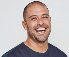 Diogo Nogueira e Coral Sanepar, arte nos museus e mostra em Antonina agitam a cultura