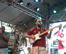 Temporada de shows gratuitos do Verão Maior começa com artistas paranaenses
