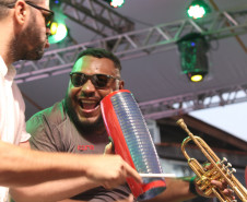 Temporada de shows gratuitos do Verão Maior começa com artistas paranaenses