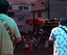 Temporada de shows gratuitos do Verão Maior começa com artistas paranaenses