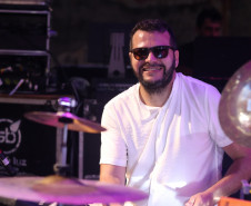 Temporada de shows gratuitos do Verão Maior começa com artistas paranaenses