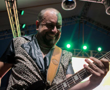 Denorex 80 leva música para todos os gostos em show no Palco Sunset de Caiobá
