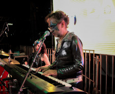 Denorex 80 leva música para todos os gostos em show no Palco Sunset de Caiobá