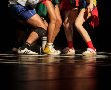 Espetáculo "Deriva" celebra o corpo e a cidade no Teatro José Maria Santos