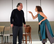 Centro Cultural Teatro Guaíra - Auditório Bento Munhoz da Rocha Neto (Guairão) - O Que Só Sabemos Juntos – O Guairão recebe sexta e sábado (14 e 15) o espetáculo que marca o primeiro encontro nos palcos dos atores Tony Ramos e Denise Fraga, "O Que Só Sabemos Juntos".