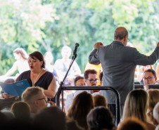 Orquestra Sinfônica do Paraná lota vão-livre do MON em concerto comemorativo gratuito