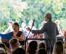 Orquestra Sinfônica do Paraná lota vão-livre do MON em concerto comemorativo gratuito