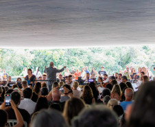 Orquestra Sinfônica do Paraná lota vão-livre do MON em concerto comemorativo gratuito