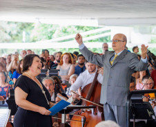 Orquestra Sinfônica do Paraná lota vão-livre do MON em concerto comemorativo gratuito