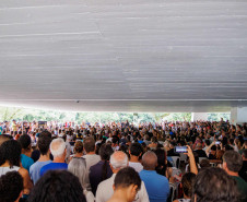 Orquestra Sinfônica do Paraná lota vão-livre do MON em concerto comemorativo gratuito