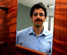 Jomi, novo residente da Academia Alfredo Andersen, cria Departamento dos Espelhos