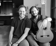António Zambujo & Yamandu Costa abrem turnê brasileira no Teatro Guaíra