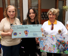 Alunas do Centro Juvenil de Artes Plásticas recebem prêmio de concurso internacional