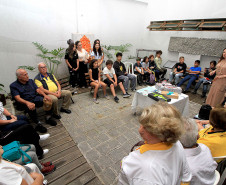 Alunas do Centro Juvenil de Artes Plásticas recebem prêmio de concurso internacional